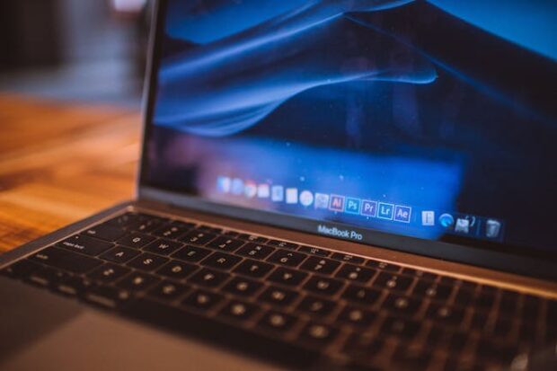 This represents a Macbook taking a screenshot.